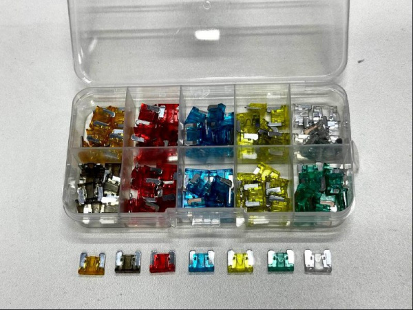 Предохранители в кейсе 100pcs (Иномарка R218)